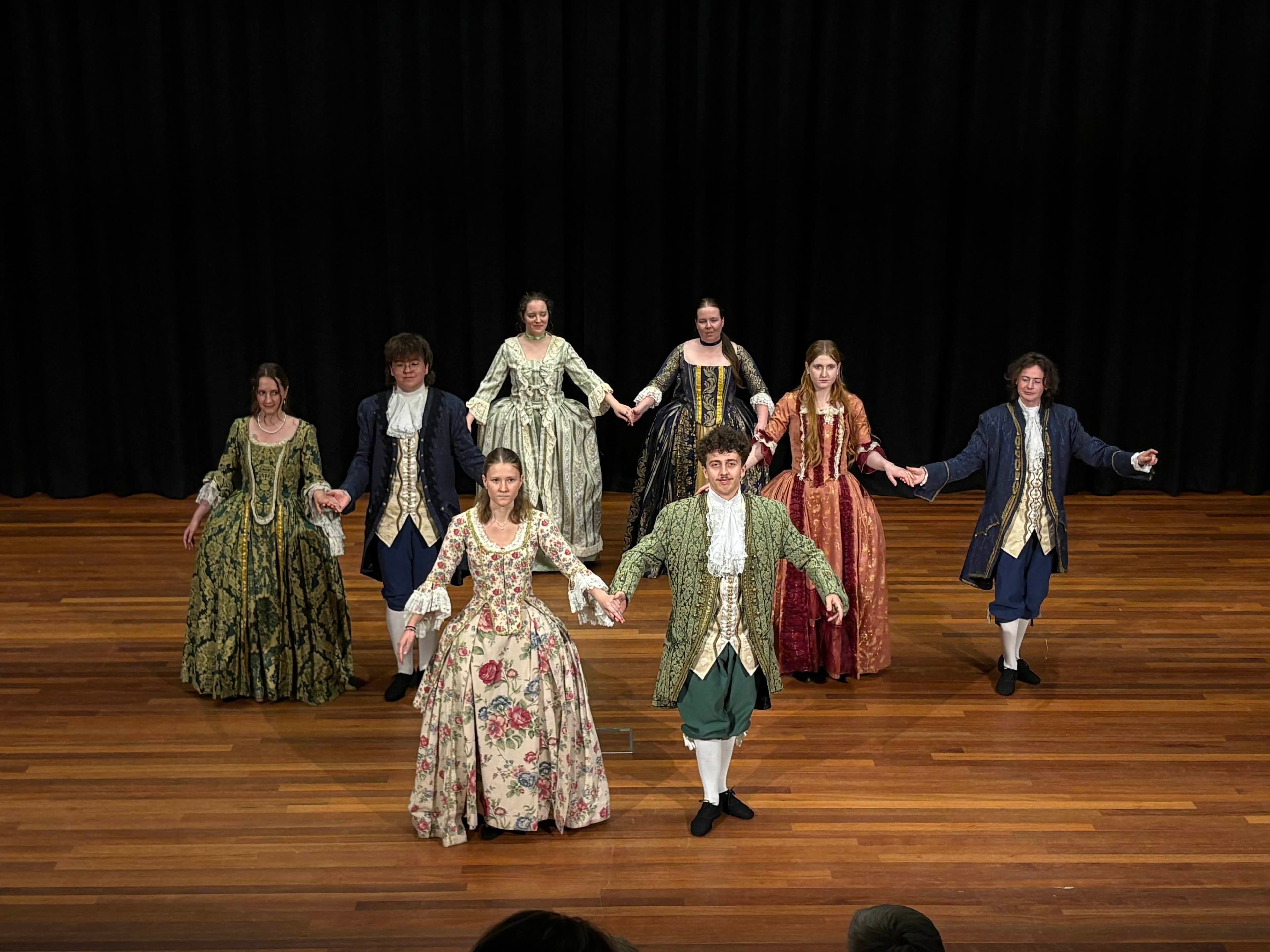 Trail lesson Court Dancing